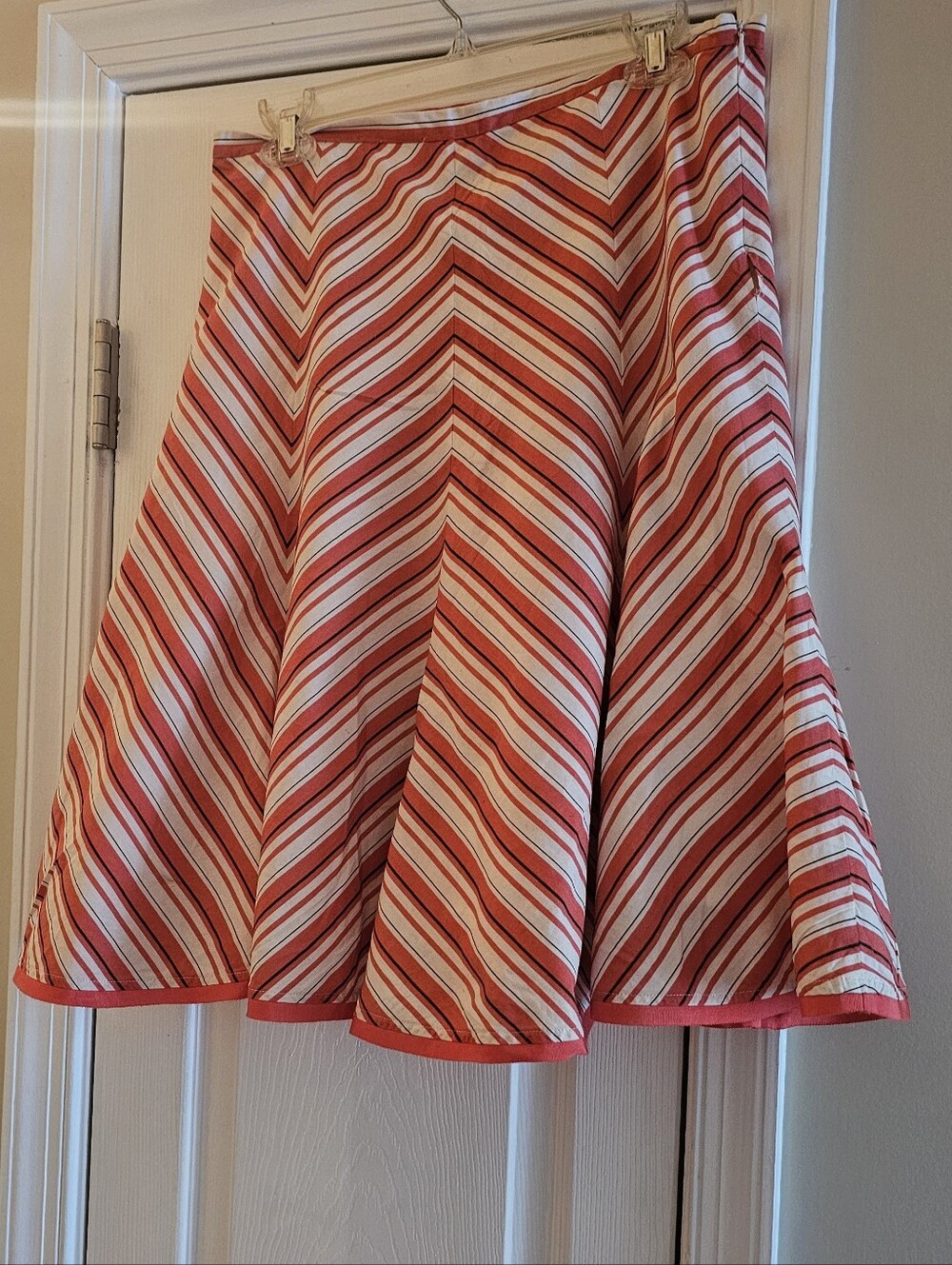 BCBGMaxAzria Red and White Chevron A-Line Skirt, size 8
